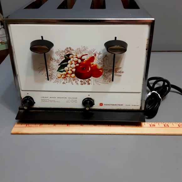 Vintage Working Toastmaster D154 WH Fruit Pattern toaster